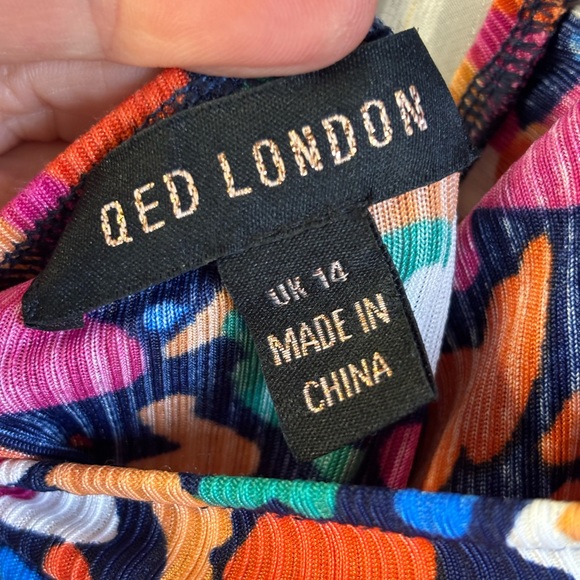 QED LONDON HALTERNECK MULTI FLORAL PLISSE JUMPSUIT NWOT - Picture 8 of 8